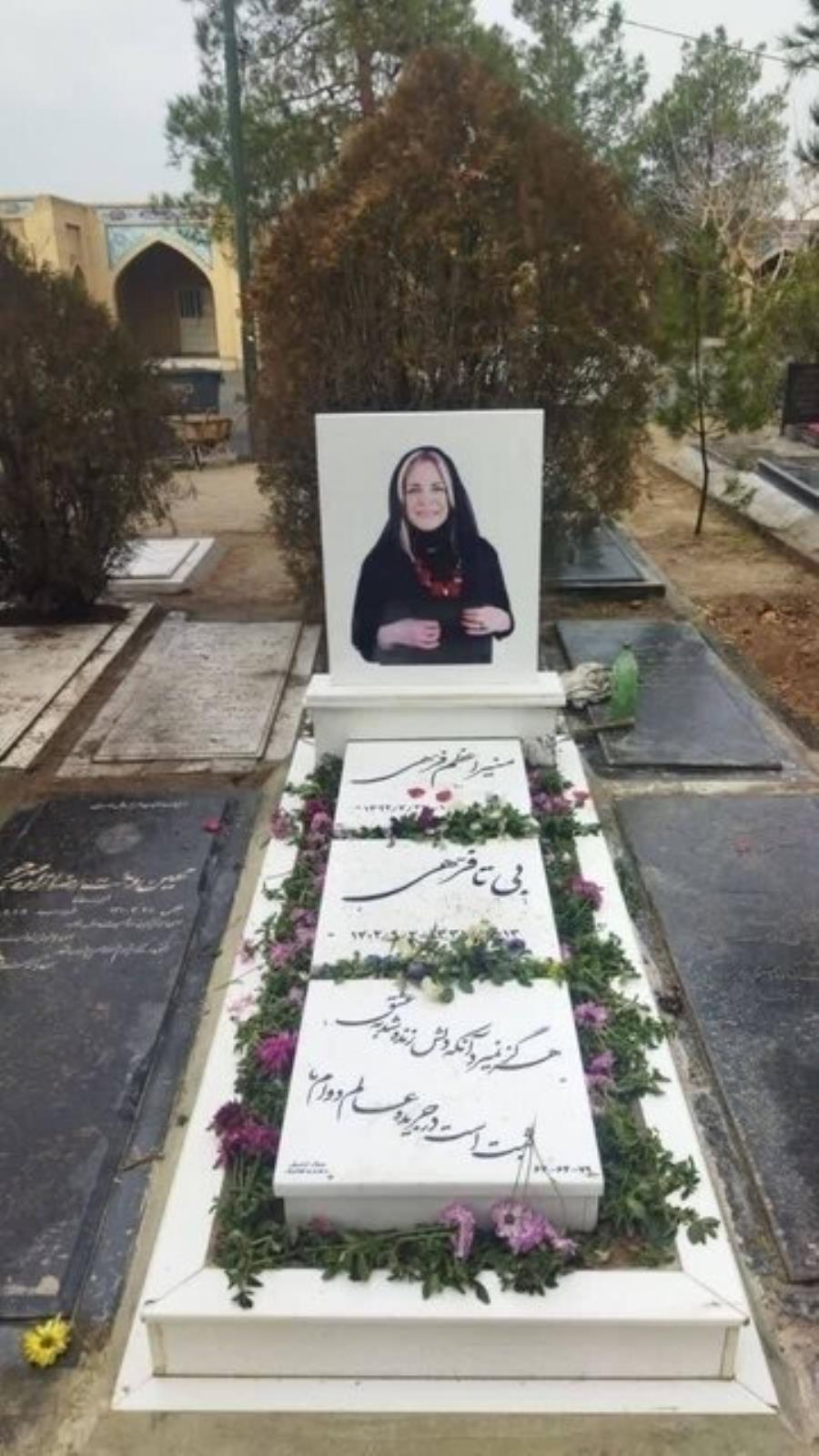 عکس سنگ مزار بیتا فرهی برگشت